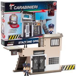 Carabinieri stazione con personaggio